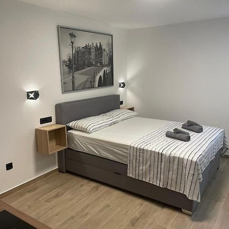 Apartments Anka Pula Bagian luar foto