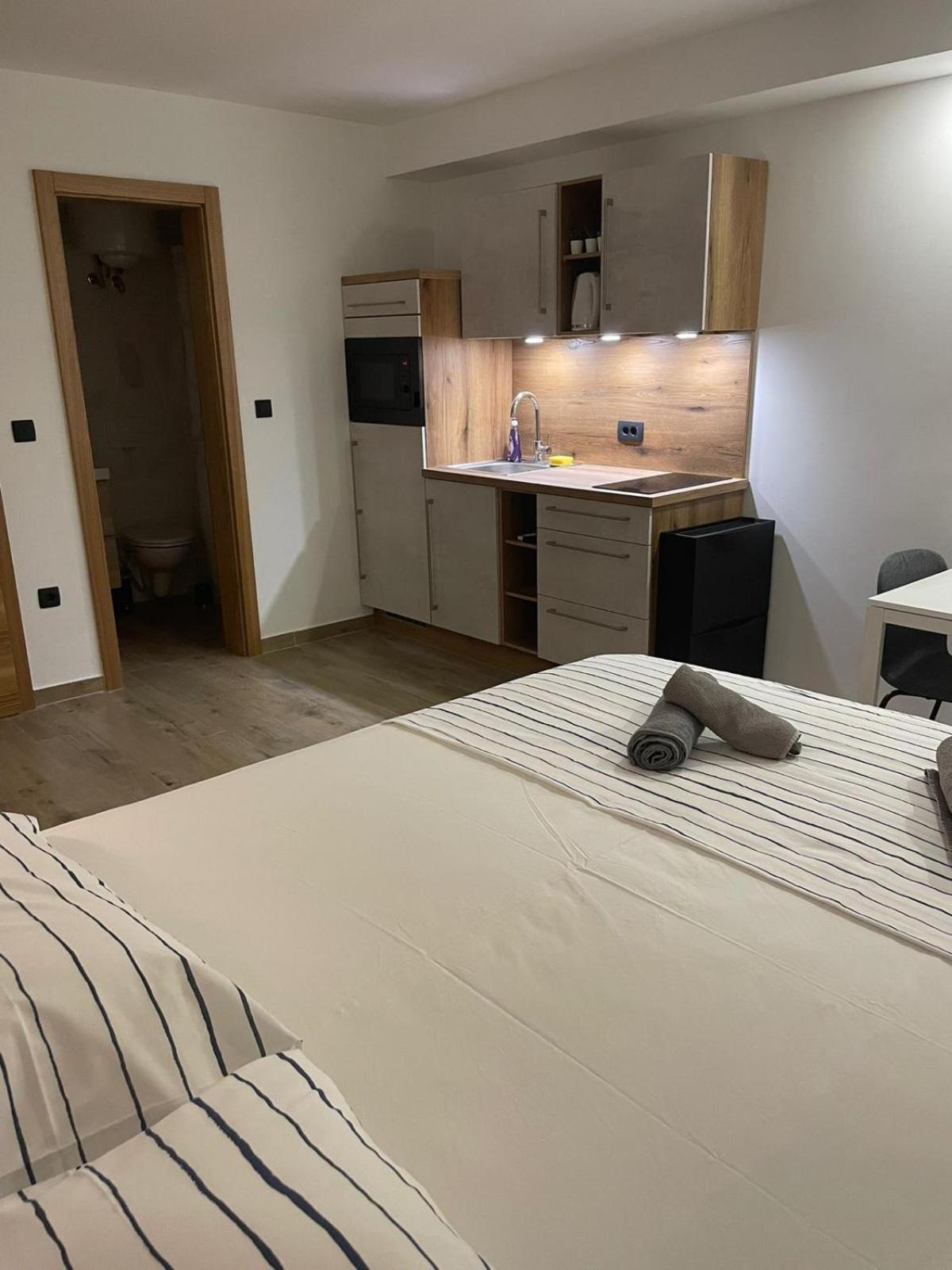 Apartments Anka Pula Bagian luar foto