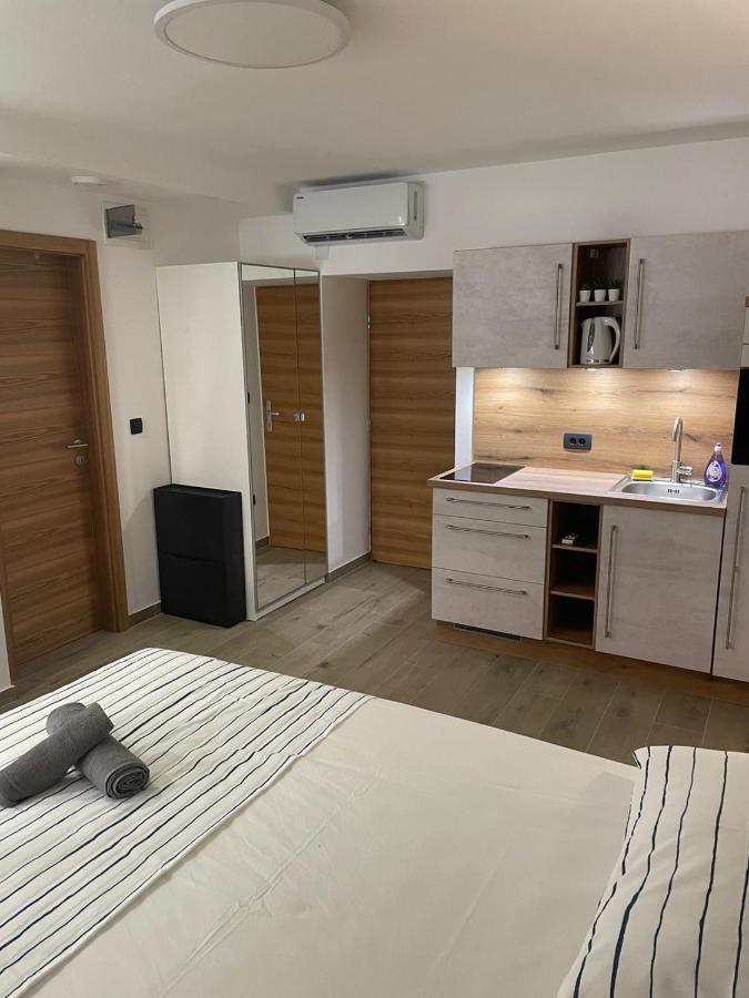 Apartments Anka Pula Bagian luar foto