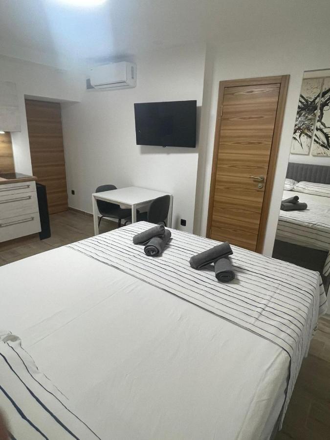 Apartments Anka Pula Bagian luar foto