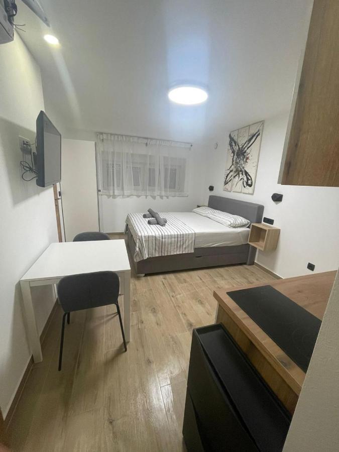 Apartments Anka Pula Bagian luar foto