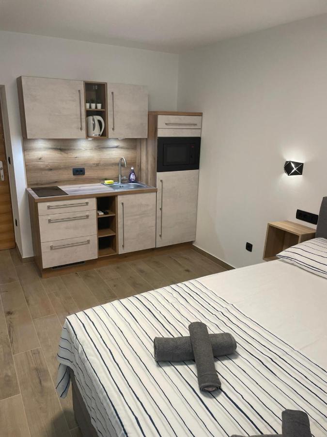Apartments Anka Pula Bagian luar foto