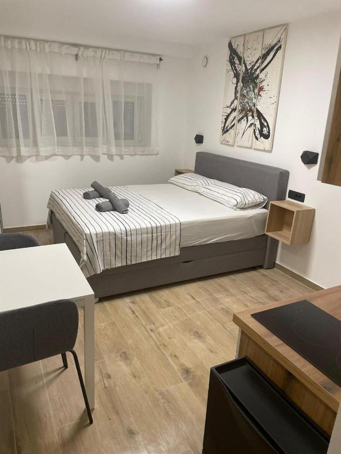 Apartments Anka Pula Bagian luar foto