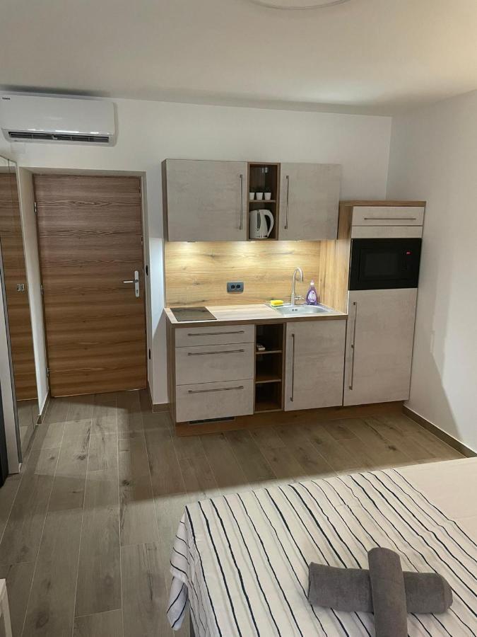 Apartments Anka Pula Bagian luar foto