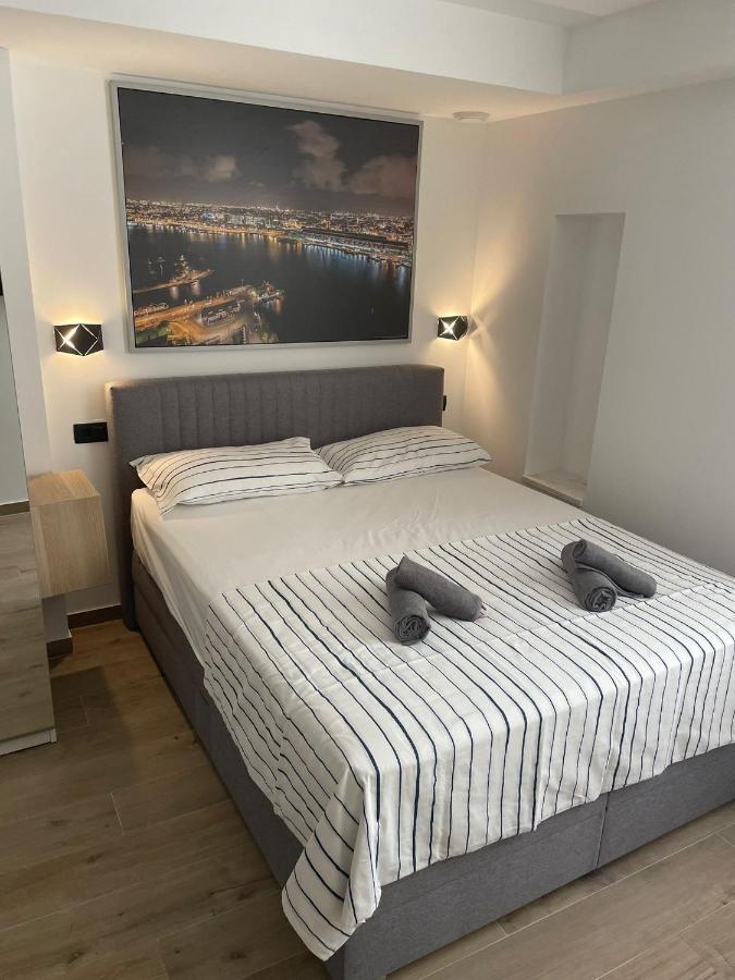 Apartments Anka Pula Bagian luar foto
