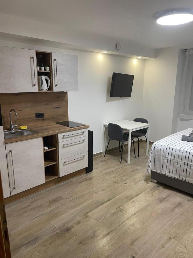 Apartments Anka Pula Bagian luar foto