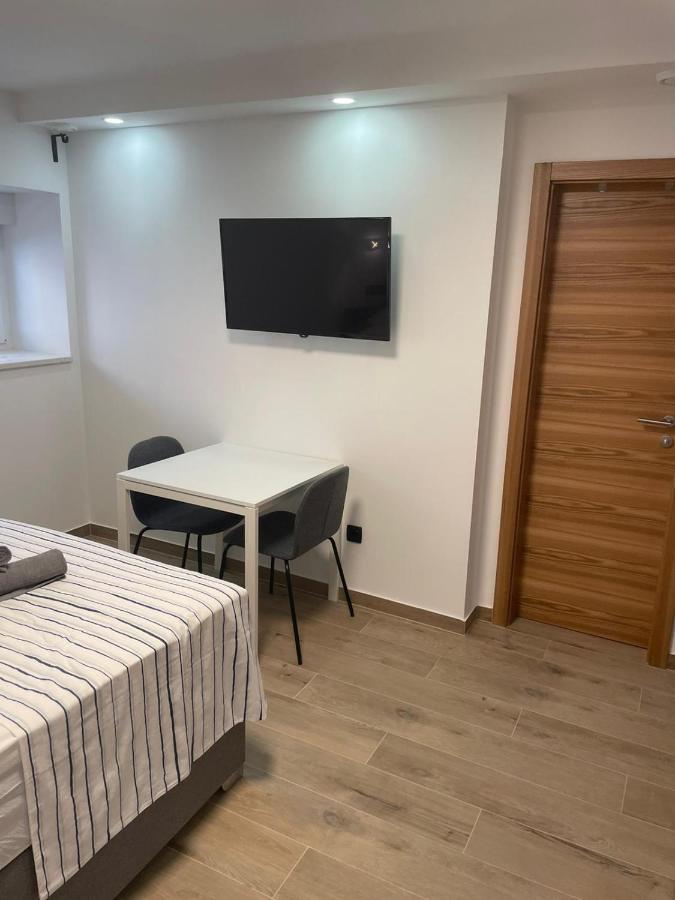 Apartments Anka Pula Bagian luar foto